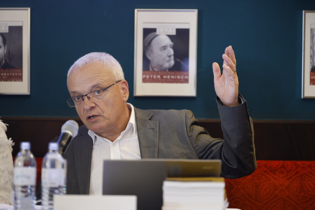 Wolfgang Amann, geschäftsführender Gesellschafter des IIBW, bei der Pressekonferenz