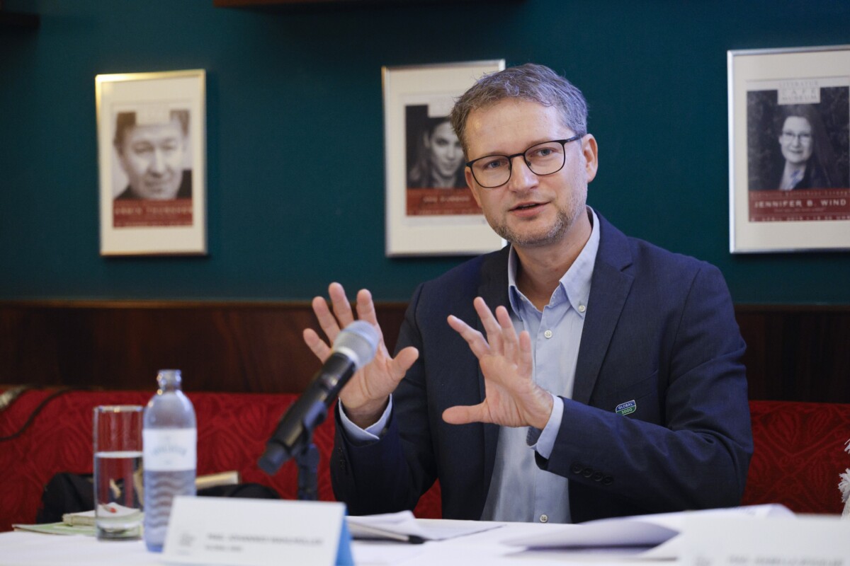 Johannes Wahlmüller, Klima- und Energiesprecher von GLOBAL 2000, bei der Pressekonferenz